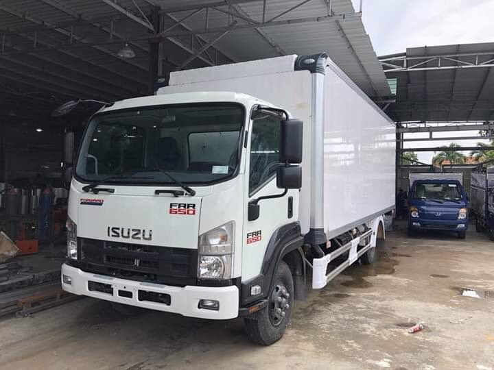 XE TẢI ISUZU FRR 650 6,5 TẤN THÙNG BẠT,Xe tải frr650 isuzu 6t5,xe tải 6t5 isuzu chính hãng,xe tải isuzu 6t5 chính hãng thùng dài 6m7,xe tải 6t5 isuzu,giá xe tải isuzu 6t5 chính hãng,Xe tải Isuzu 6 Tấn 5 FRR650 FRR90NE4 6T5,xe tải frr650 6 tấn 5 isuzu,