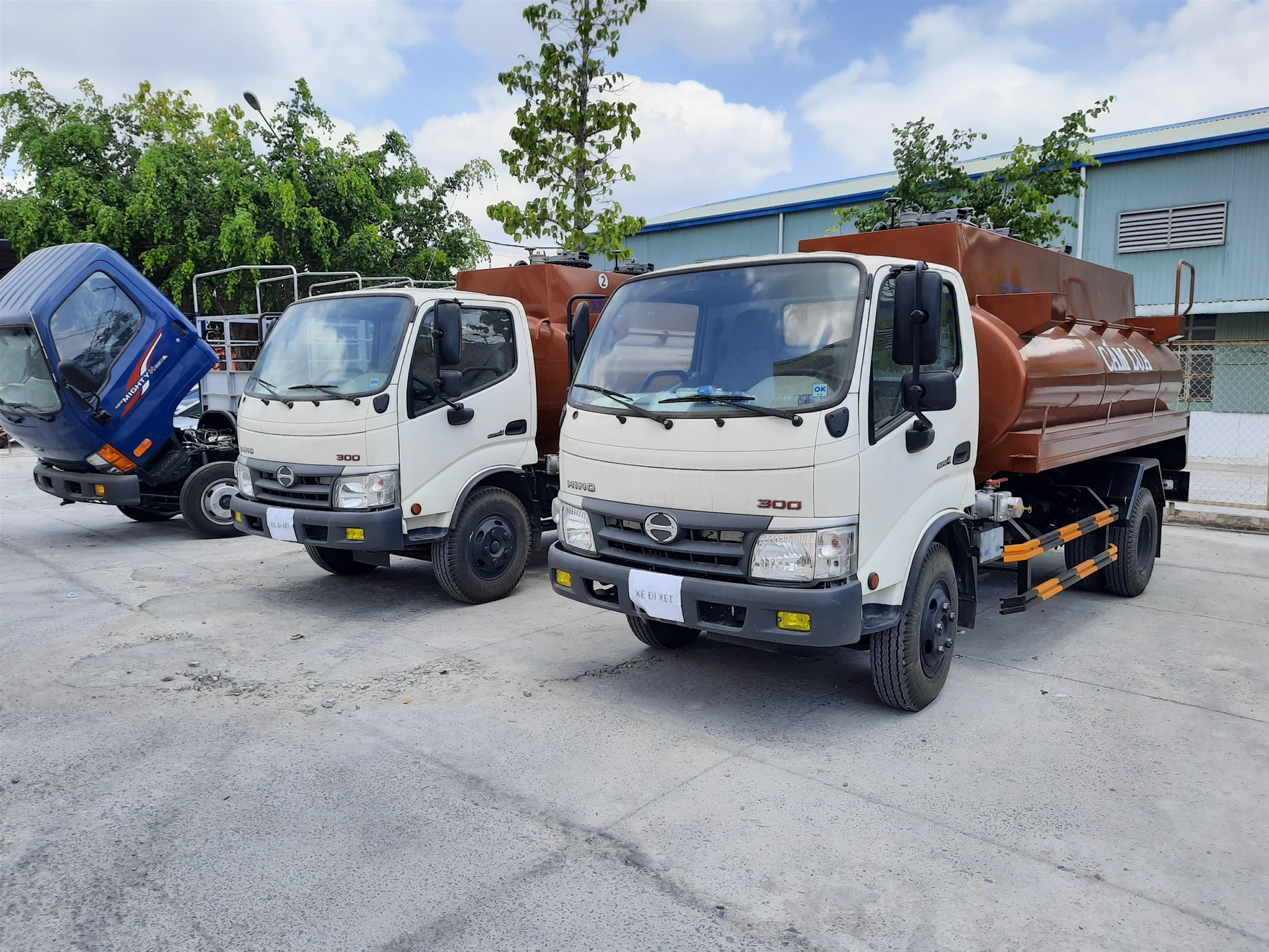 Xe bồn Hino WU342L-NKMTJD3 chở 6 khối xăng,chở 7 khối xăng (Xe bồn hợp kim nhôm),xe bồn hino 7 khối,xe bồn chở xăng dầu 7 khối hino, xe bồn 7 khối chở xăng dầu bồn nhôm,xe bồn nhôm 7 khối hino,XE BỒN CHỞ XĂNG DẦU HINO FC9JETA 7 M3 KHỐI,Xe Bồn Hino FC 7 Khối Chở Xăng Dầu Chính Hãng Giá Tốt,Xe tải bồn hino chở xăng dầu 7 khối,Xe Bồn Hino 7 khối FC9JESW - BỒN XĂNG DẦU,